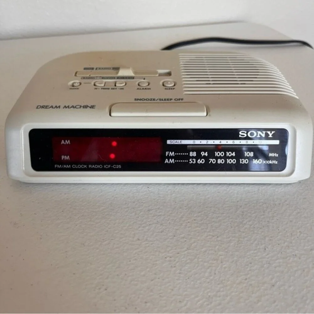 Vintage Sony Dream Machine Clock Radio Battery Backup Model ICF C25 READ DESCRIP